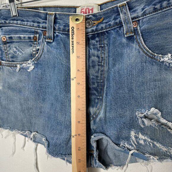 Levis 501 Medium Blue Wash Button Fly Distressed Raw Hem Shorts 34 - Picture 16 of 16